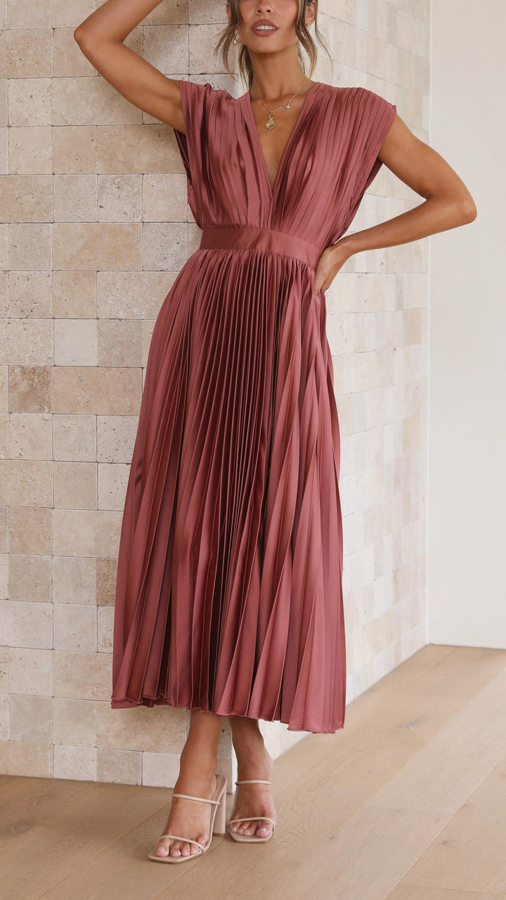 Elegancka plisowana sukienka maxi