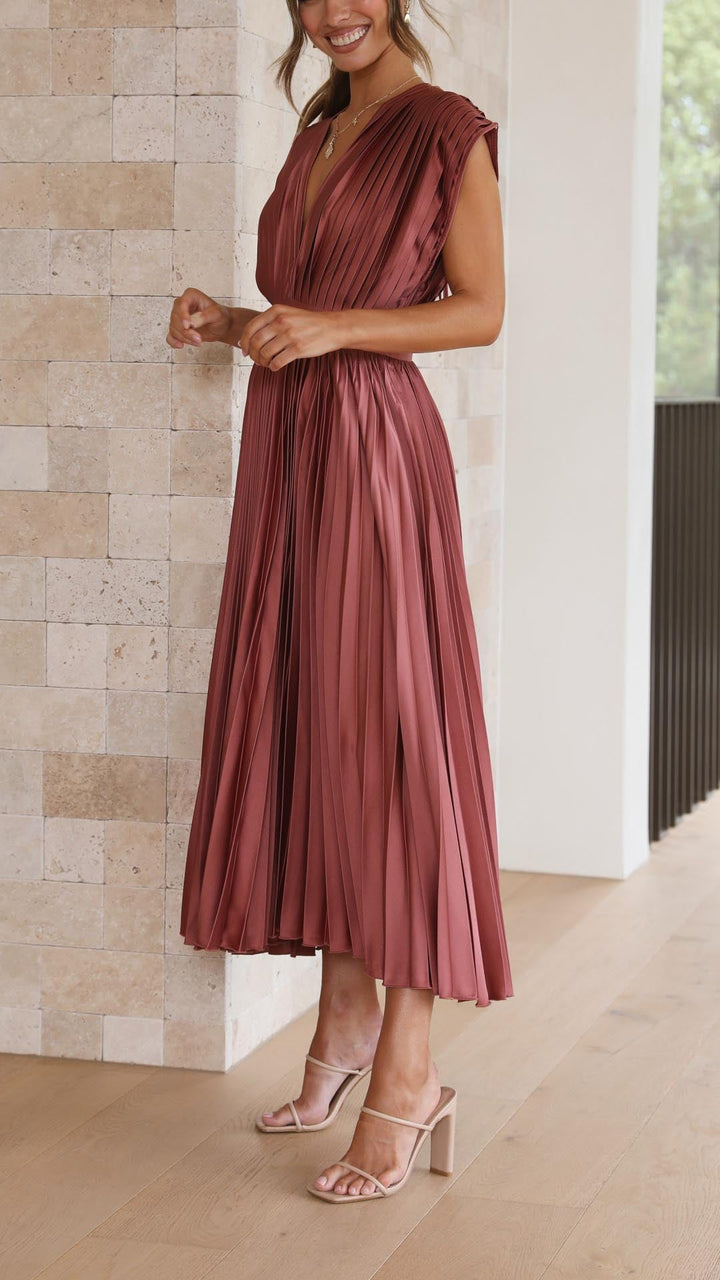 Elegancka plisowana sukienka maxi