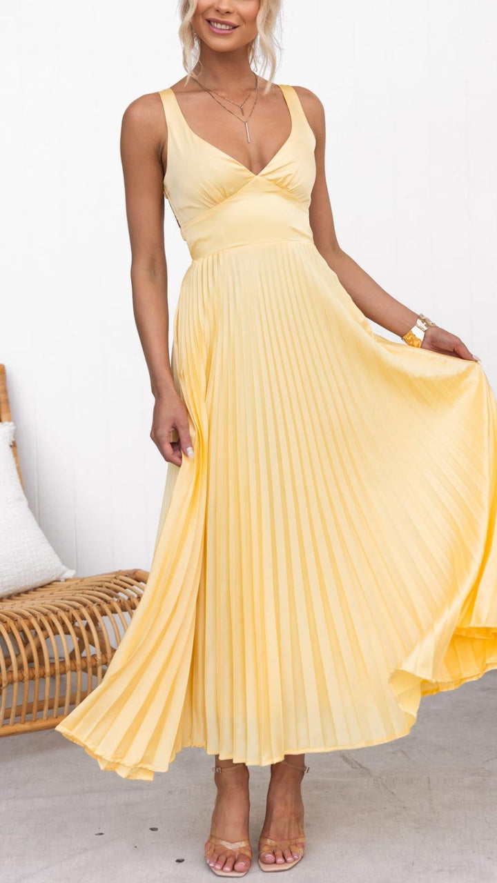 Vestido maxi plisado con escote en V