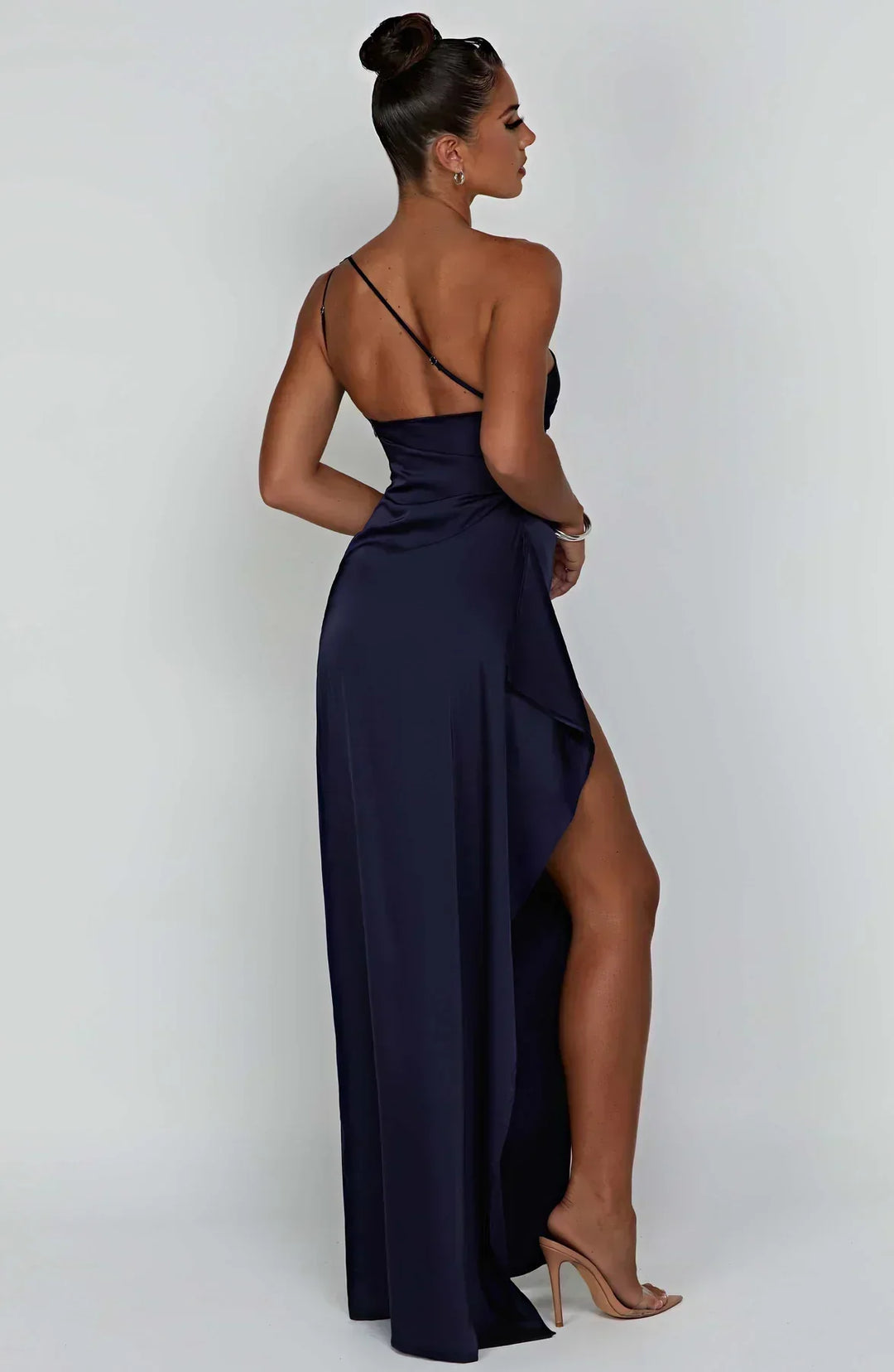 Abito da sera maxi asimmetrico con spacco per la stagione calda da donna