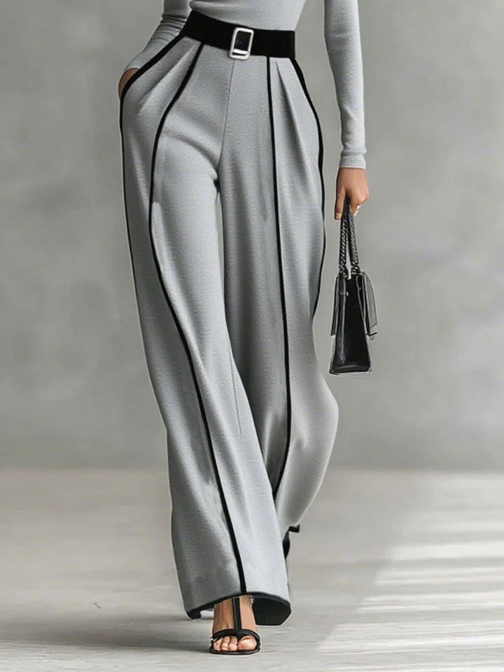 Conjunto de pantalones con cinturón y cuello alto