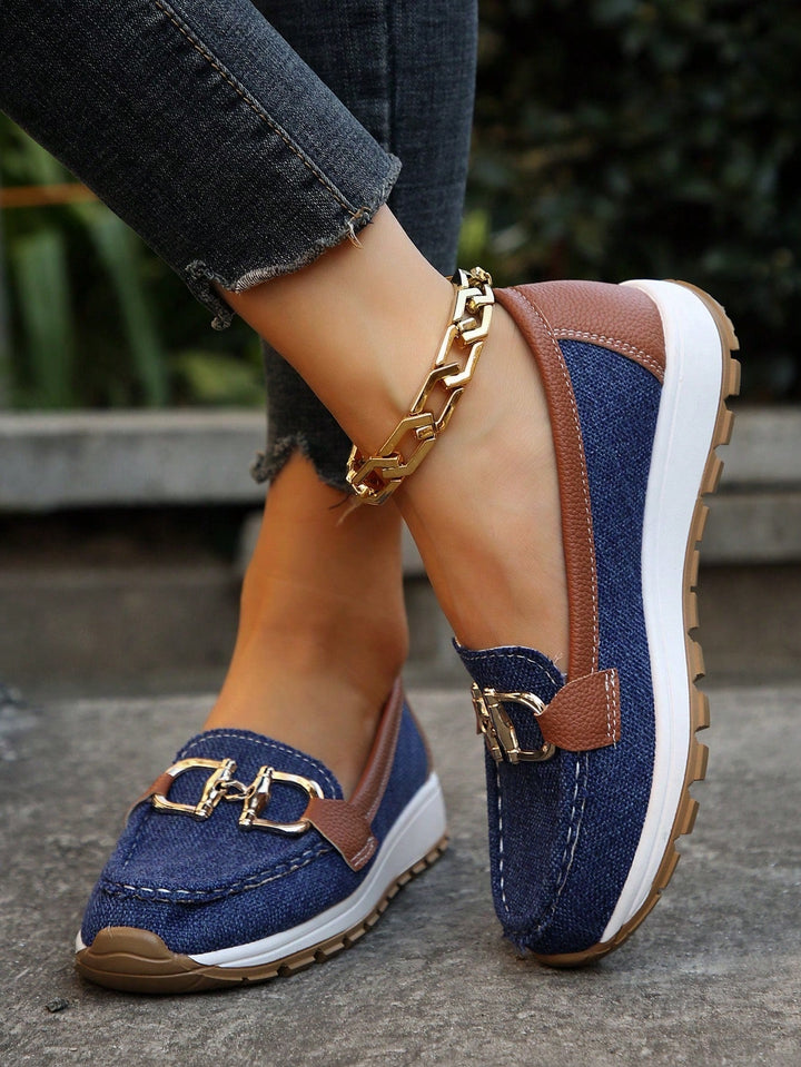 Mocasines casuales con hebilla dorada