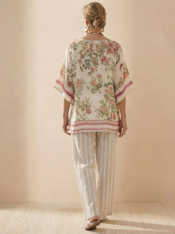 Conjunto de camiseta a rayas y pantalones de pierna ancha