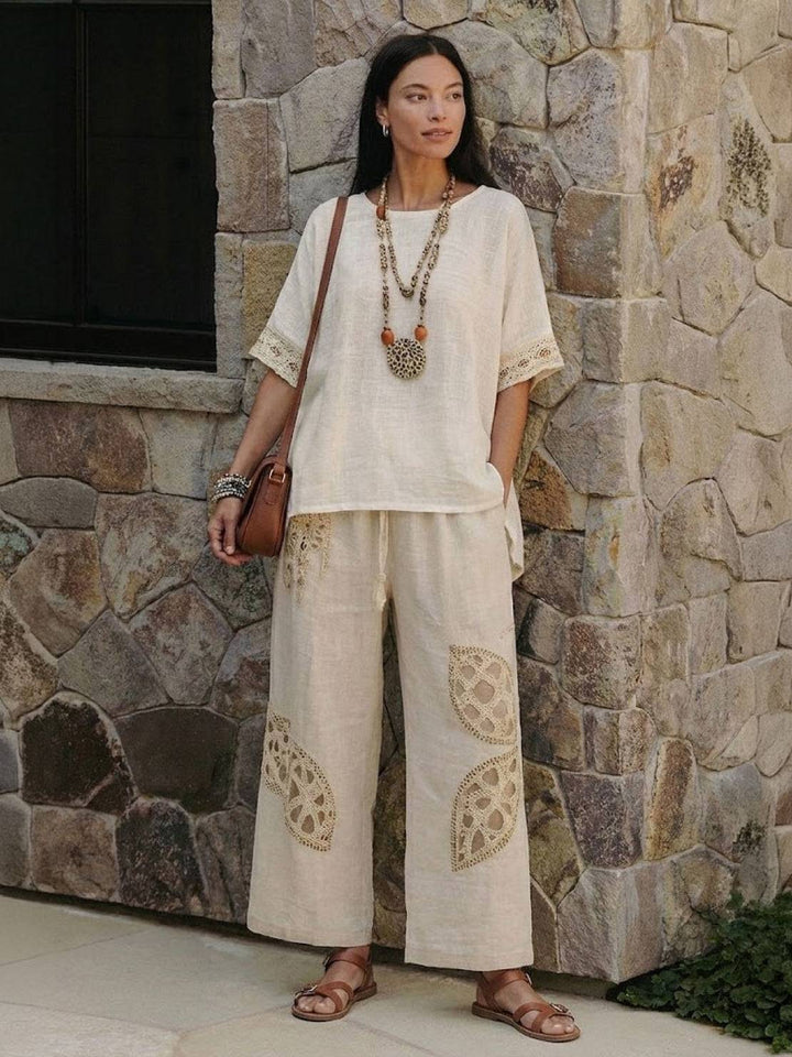 Conjunto de camiseta a rayas y pantalones de pierna ancha