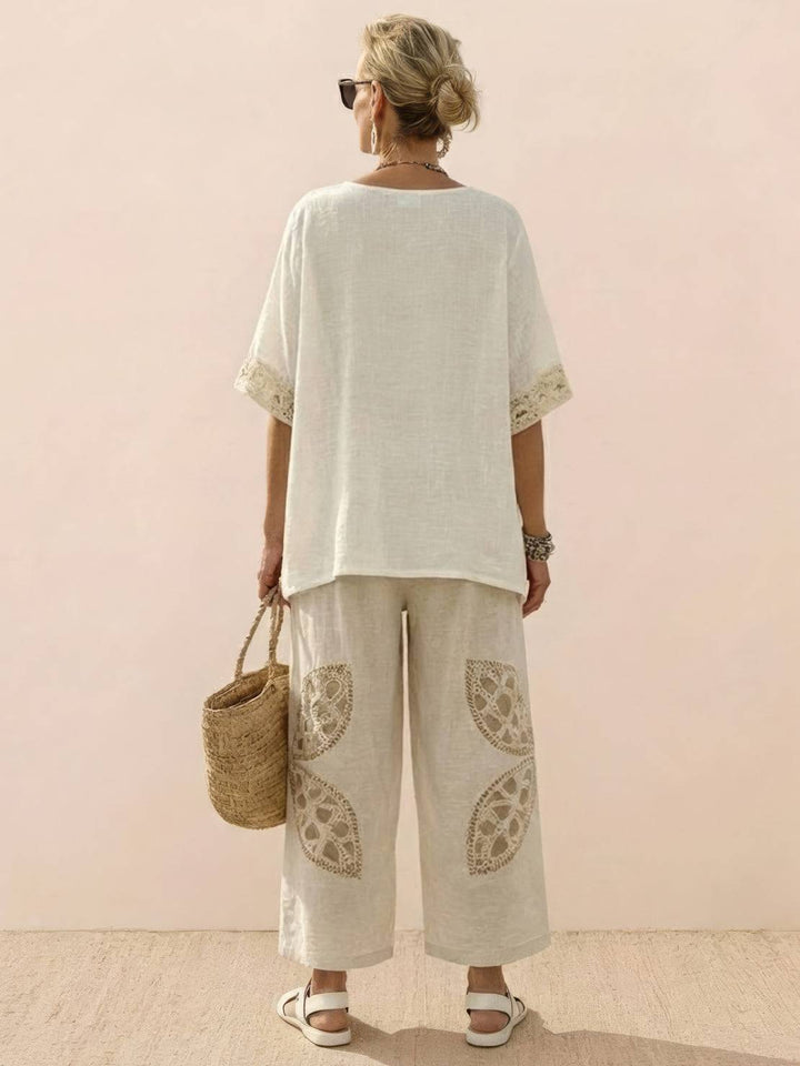 Conjunto de camiseta a rayas y pantalones de pierna ancha