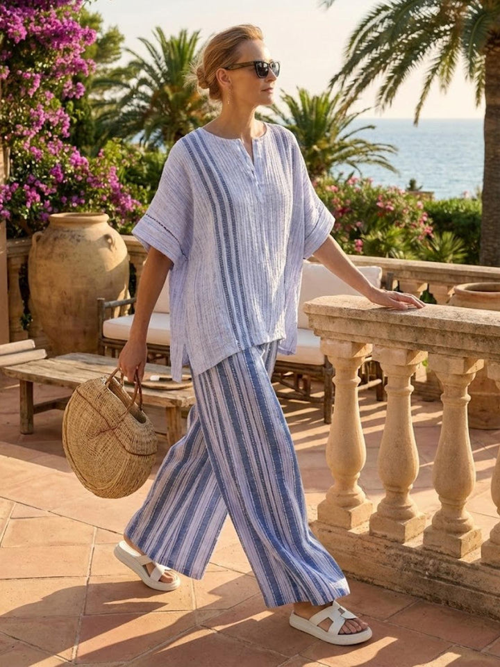 Conjunto de camiseta a rayas y pantalones de pierna ancha