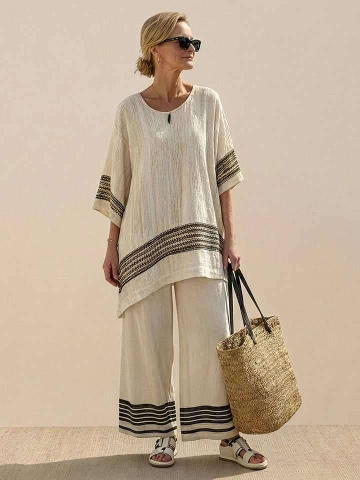 Conjunto de camiseta a rayas y pantalones de pierna ancha