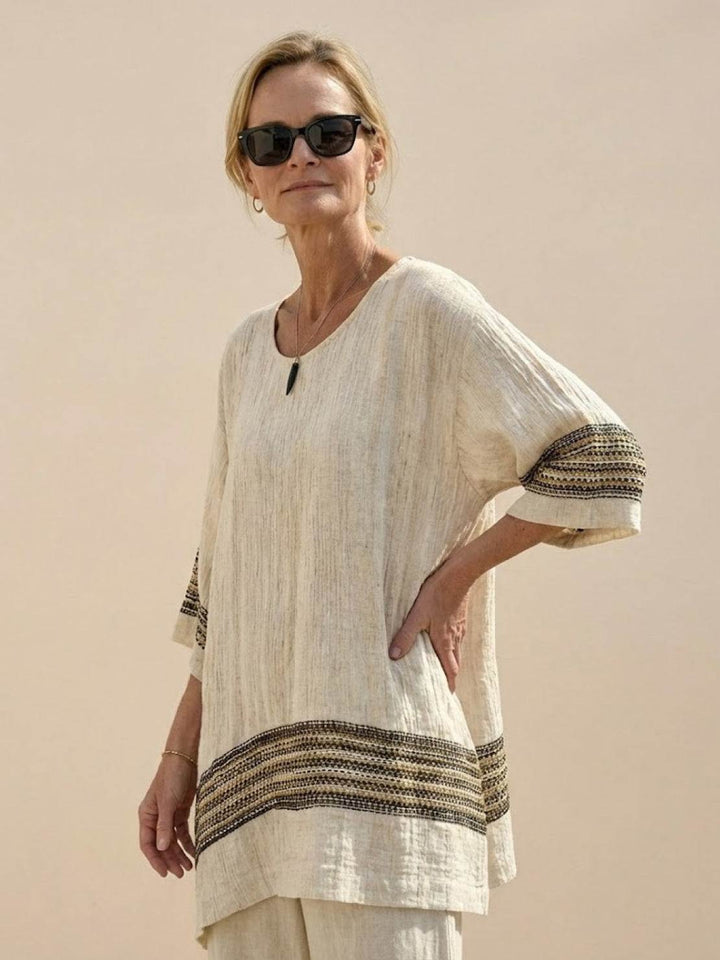 Conjunto de camiseta a rayas y pantalones de pierna ancha