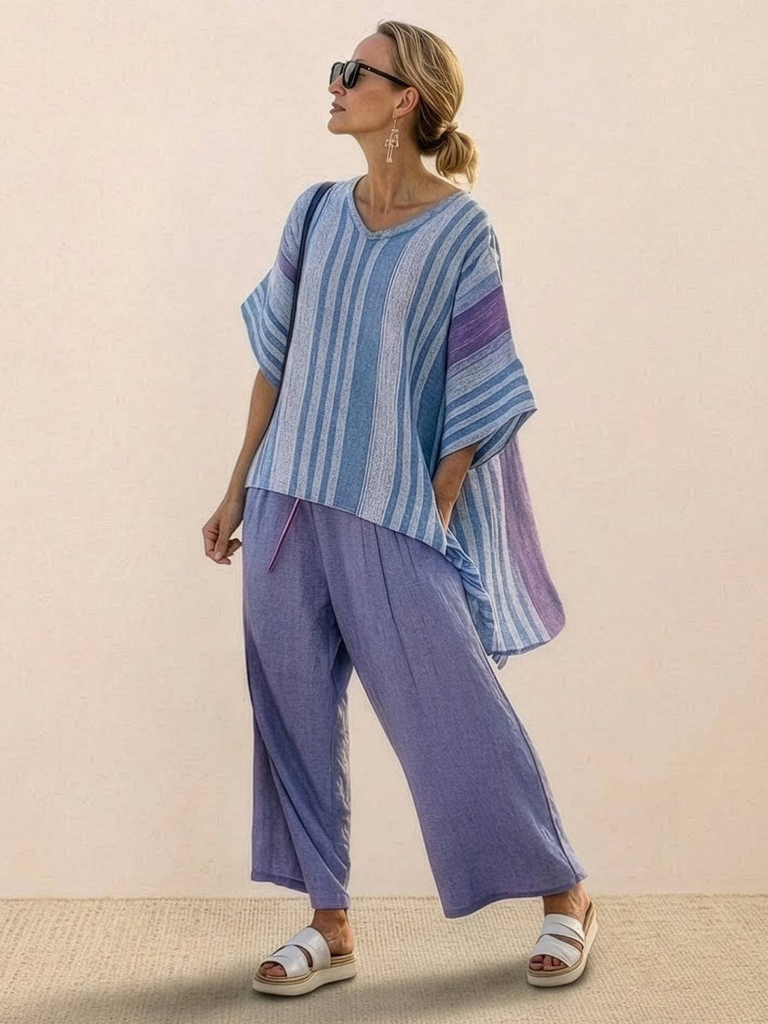 Conjunto de camiseta a rayas y pantalones de pierna ancha