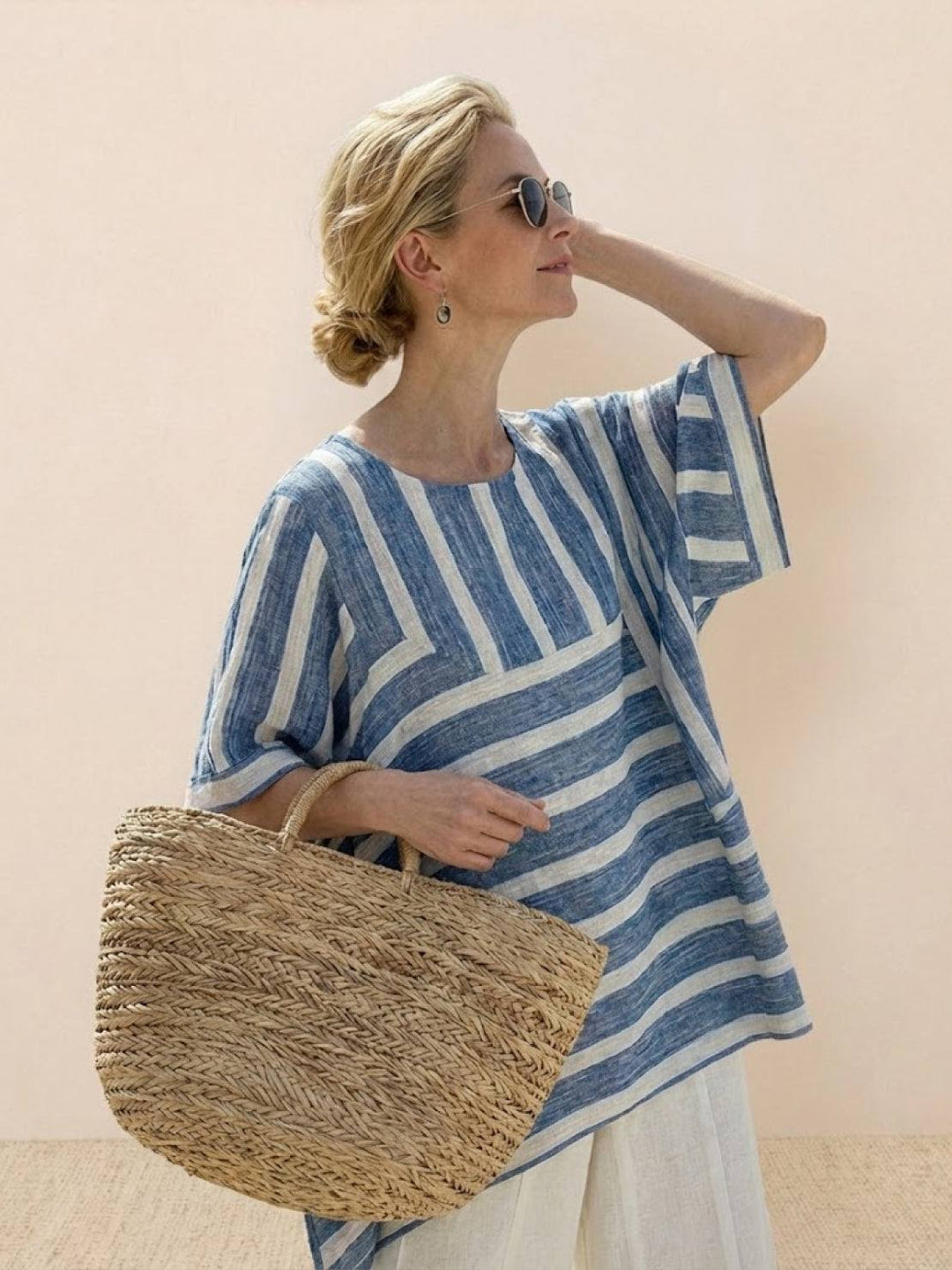 Conjunto de camiseta a rayas y pantalones de pierna ancha