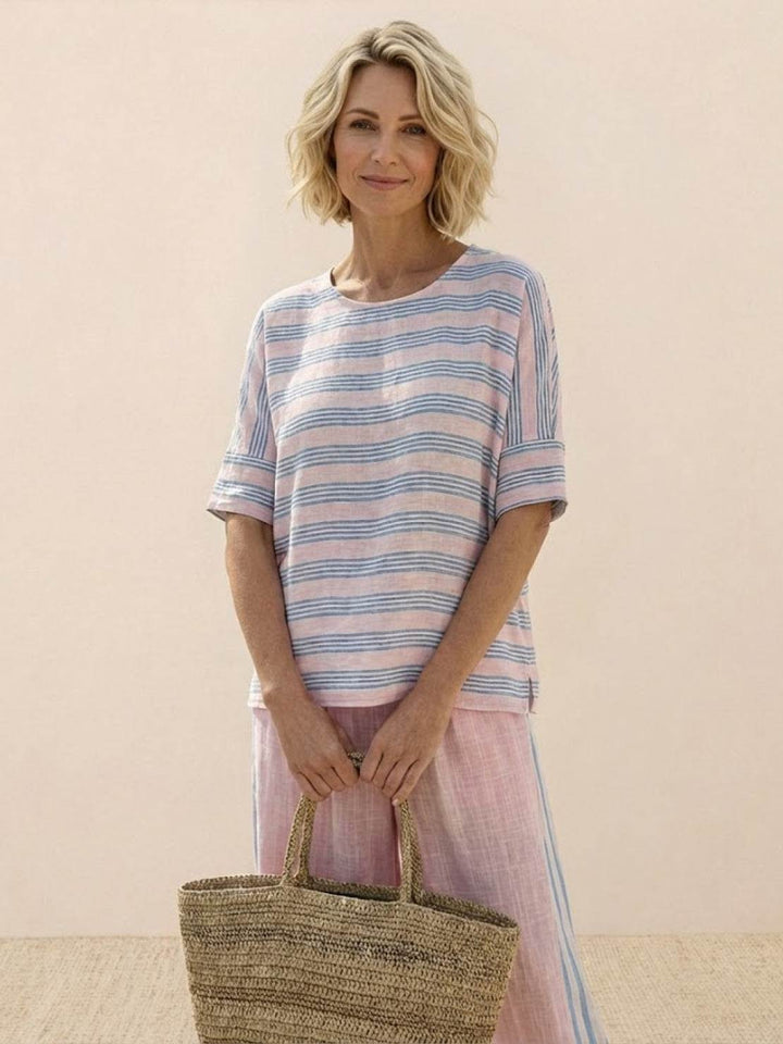 Conjunto de camiseta a rayas y pantalones de pierna ancha