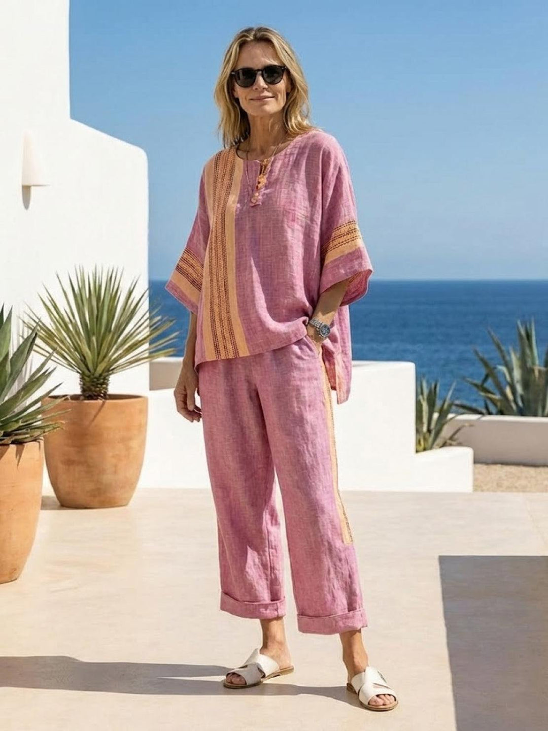 Conjunto de camiseta a rayas y pantalones de pierna ancha