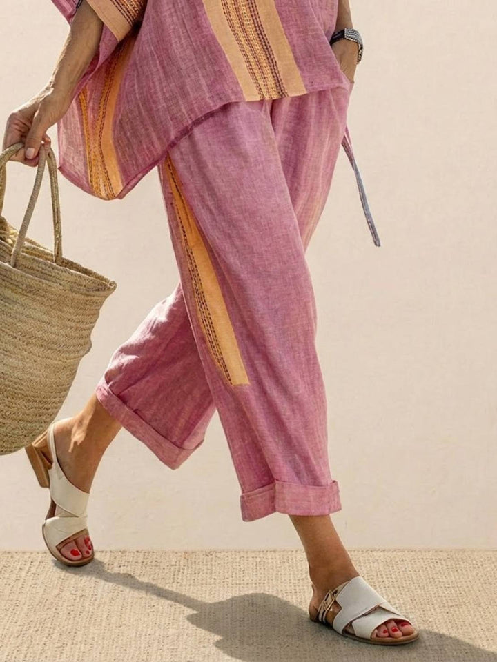 Conjunto de camiseta a rayas y pantalones de pierna ancha