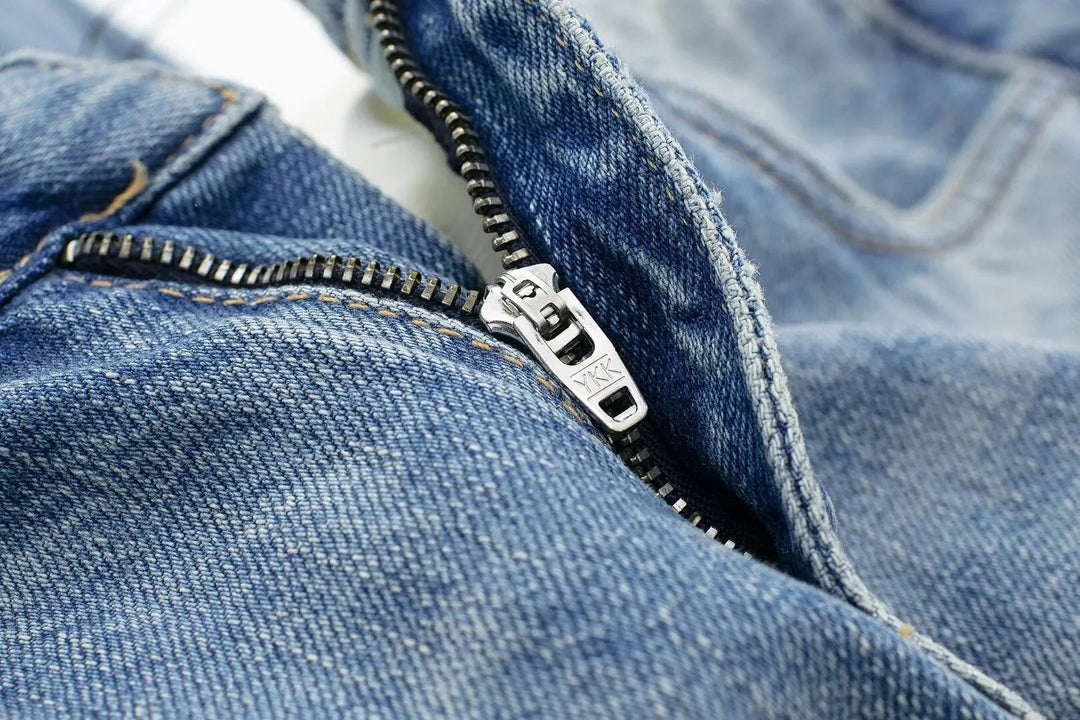 Jeans clásicos y elegantes de mujer de tiro medio con pierna recta y cordones