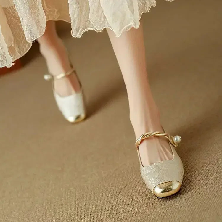 Zapatos planos Mary Jane con correa y perlas brillantes