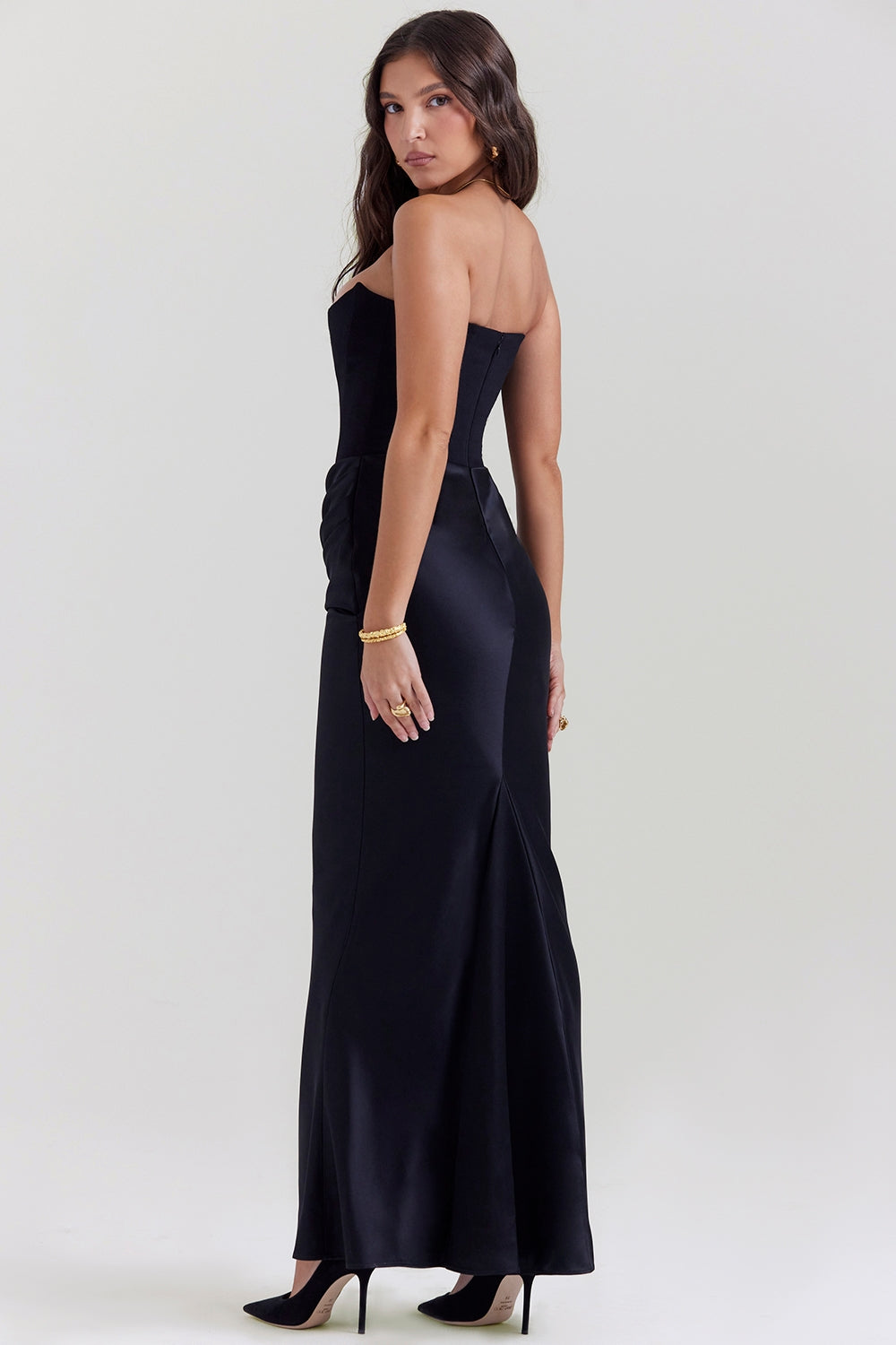 Vestido largo pulido sin tirantes atemporal para invitadas de boda para mujer
