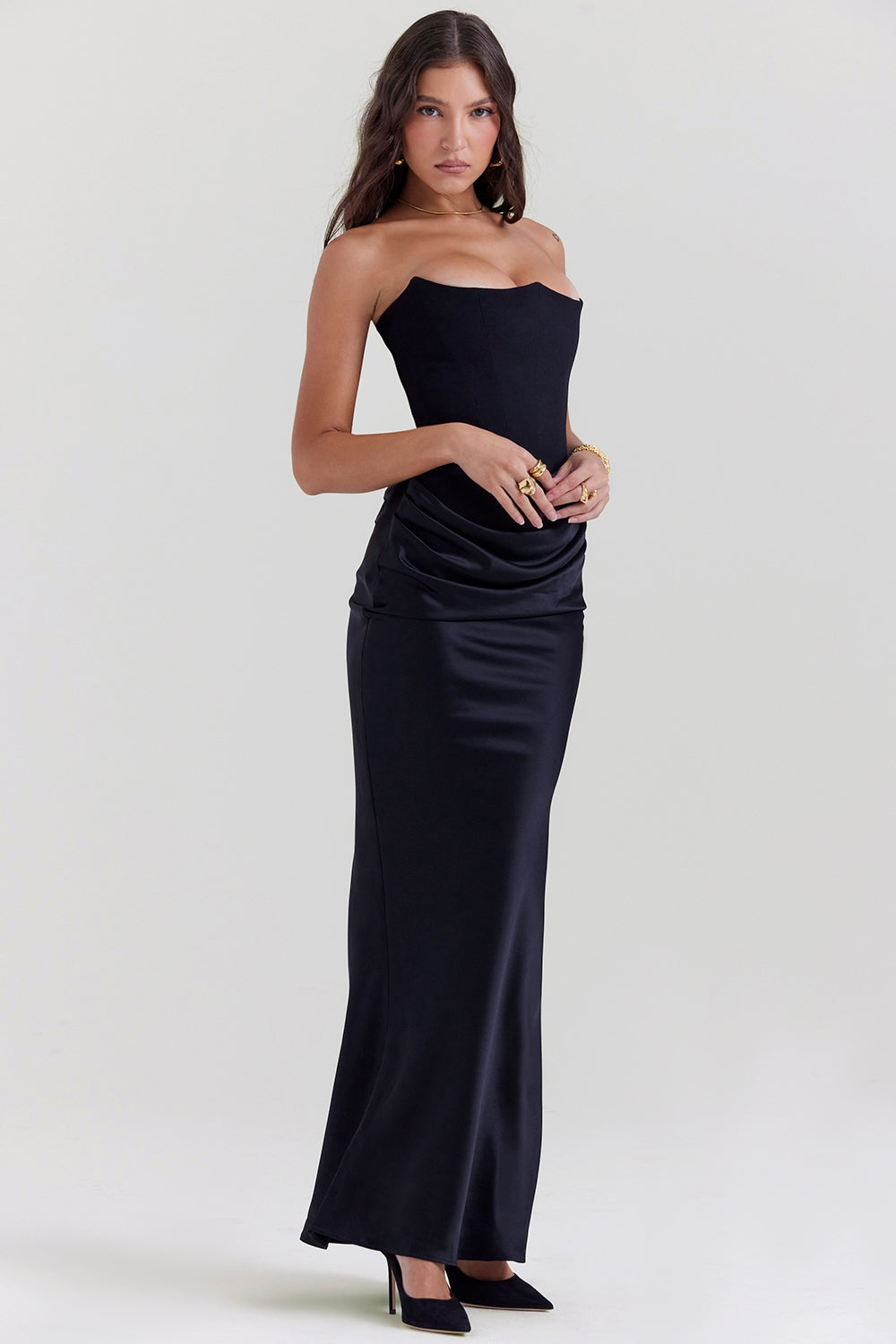 Vestido largo pulido sin tirantes atemporal para invitadas de boda para mujer