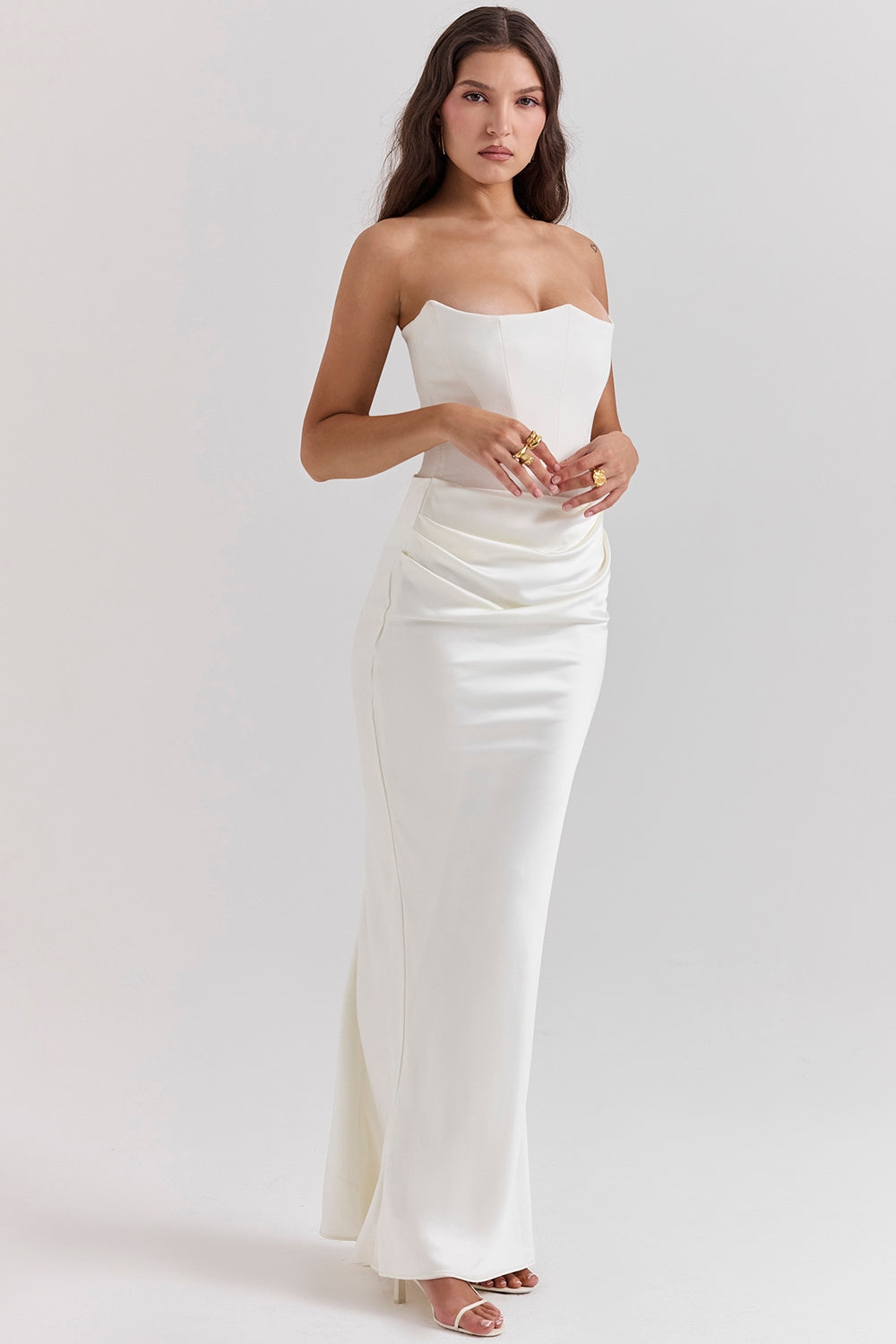 Vestido largo pulido sin tirantes atemporal para invitadas de boda para mujer