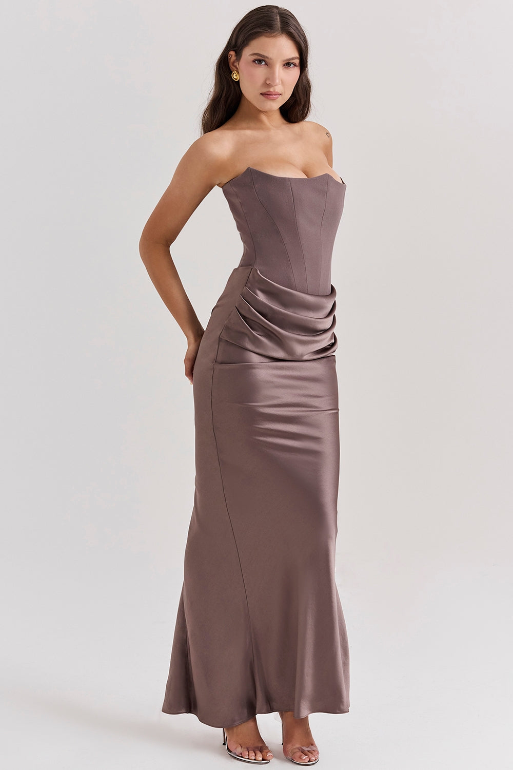 Vestido largo pulido sin tirantes atemporal para invitadas de boda para mujer