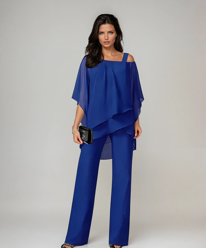 Conjunto elegante de dos piezas con capas