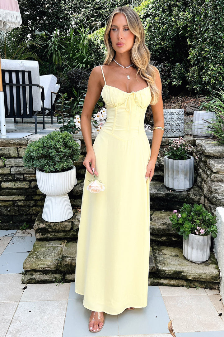 Vestido largo cruzado con tirantes finos para bodas nocturnas