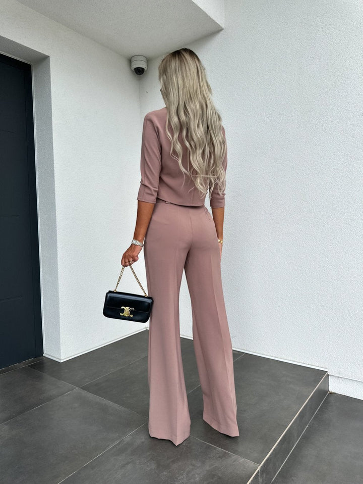 Relaxed Elegant Lounge Set