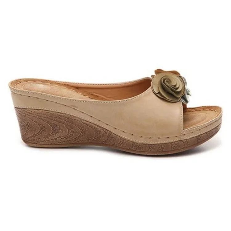 Sandalias ortopédicas con cuña elevada