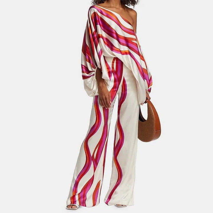 Completo pantaloni a gamba larga e spalle scoperte con stampa